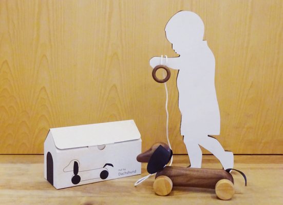 【出産祝いにおすすめ】木製プルトイ ダックスフンド〜赤ちゃんに安全な日本製の木のおもちゃ〜